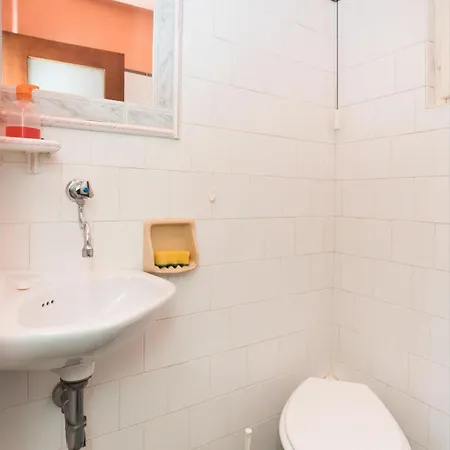 דירה Colorful Flat With Bell-shaped Balcony *
